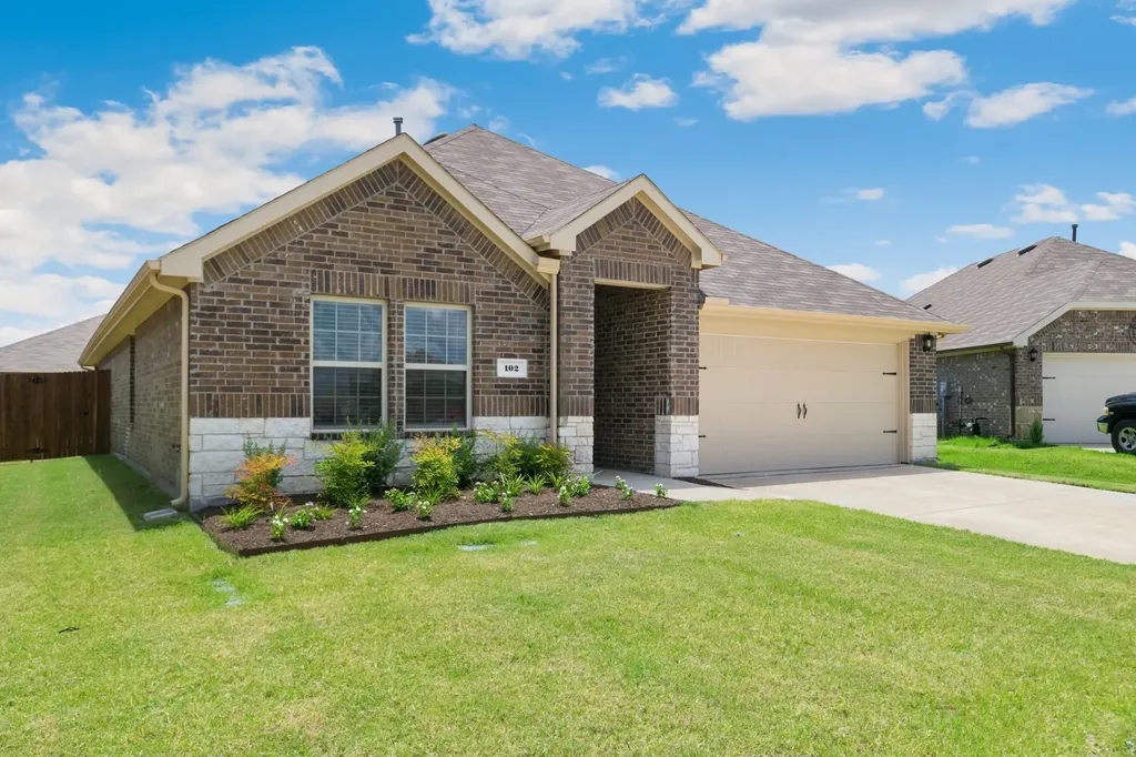 102 Sunberry Drive Caddo Mills TX 75135