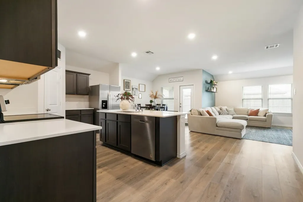 102 Sunberry Drive Caddo Mills TX 75135