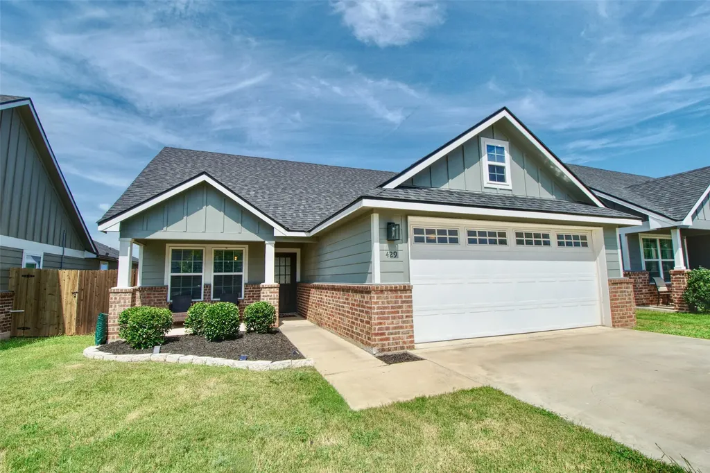 429 Travis Drive Mcgregor TX 76657