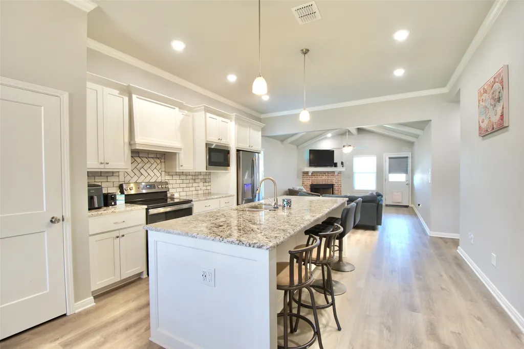 429 Travis Drive Mcgregor TX 76657