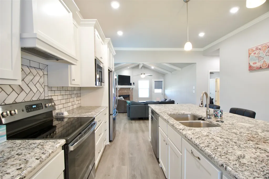 429 Travis Drive Mcgregor TX 76657