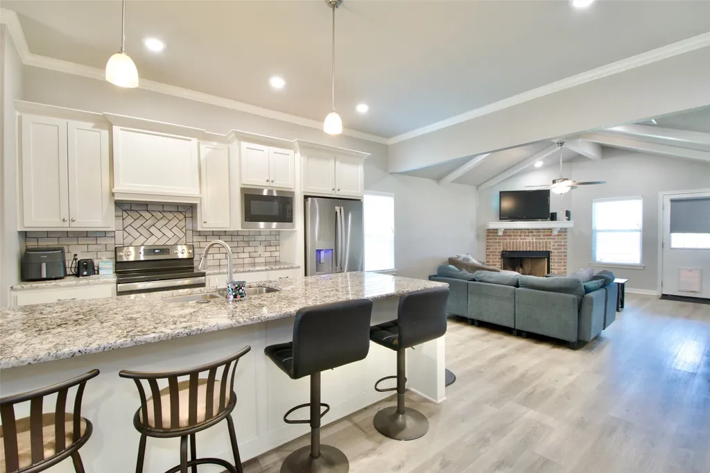 429 Travis Drive Mcgregor TX 76657