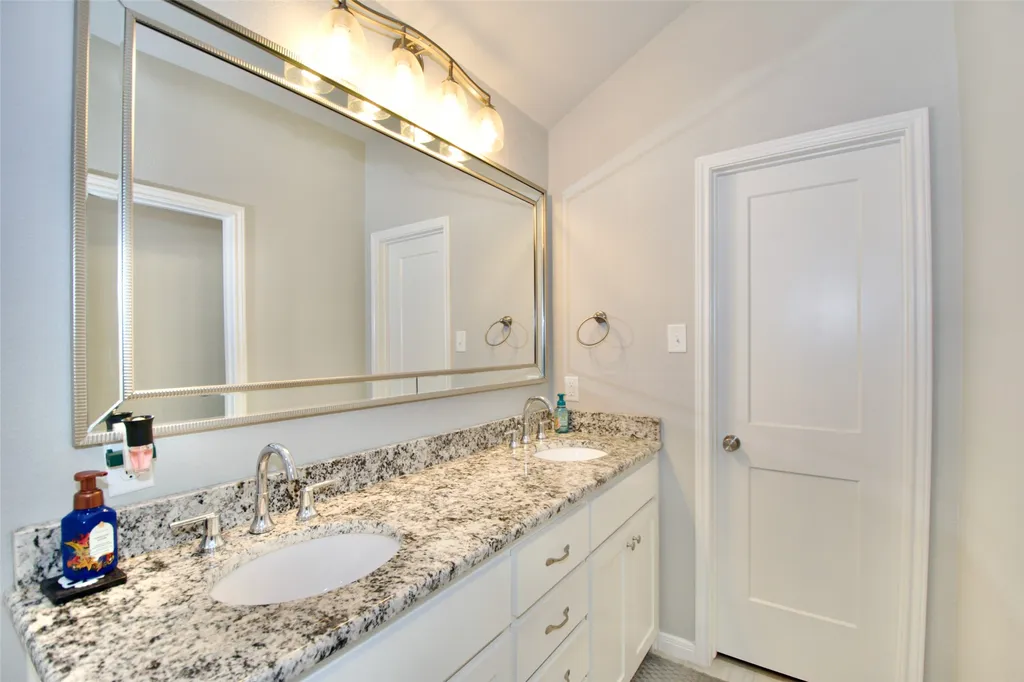429 Travis Drive Mcgregor TX 76657
