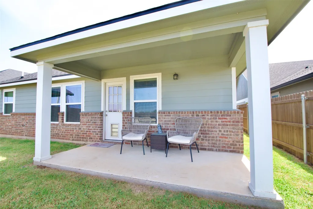 429 Travis Drive Mcgregor TX 76657