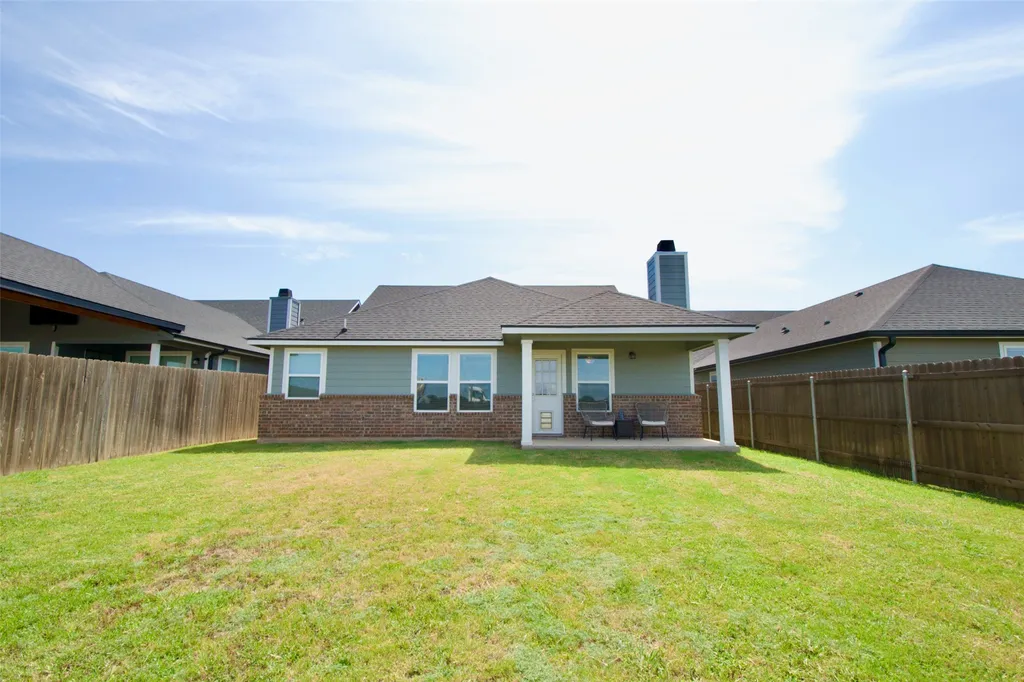 429 Travis Drive Mcgregor TX 76657