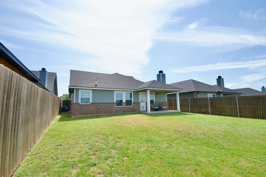 429 Travis Drive Mcgregor TX 76657