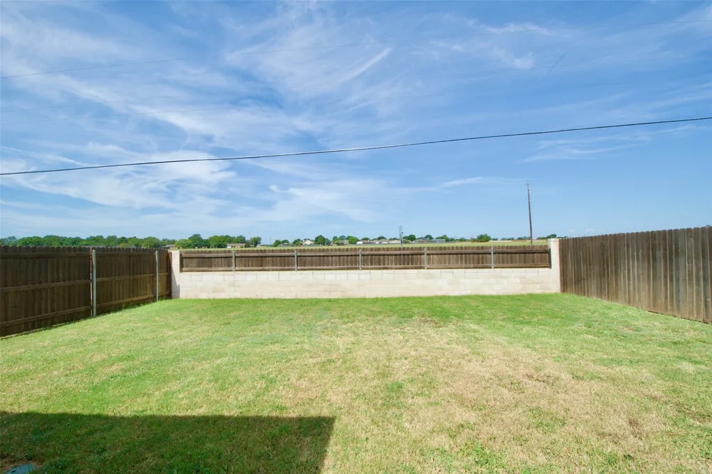 429 Travis Drive Mcgregor TX 76657