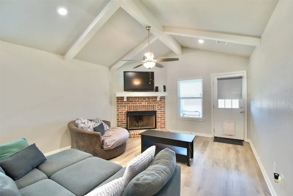 429 Travis Drive Mcgregor TX 76657