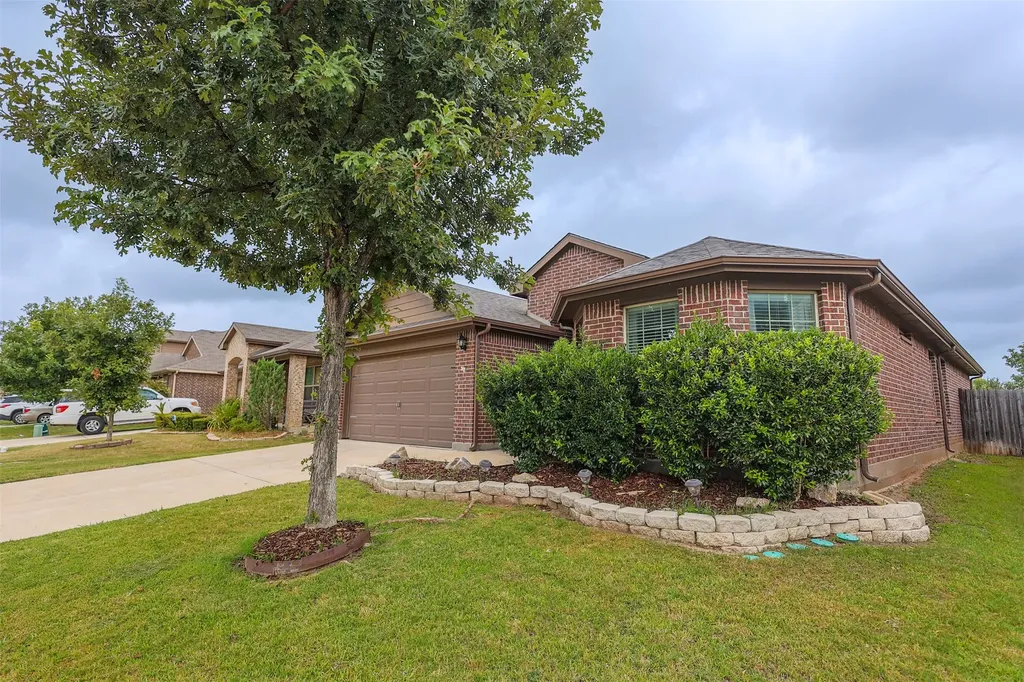 624 River Rock Drive Azle TX 76020