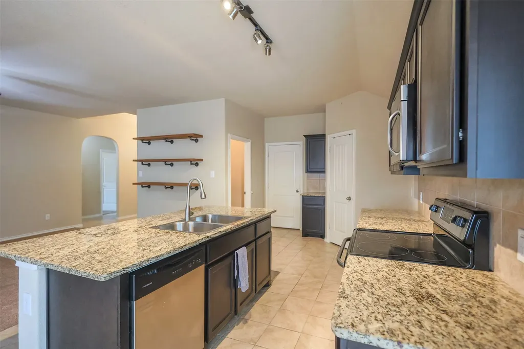 624 River Rock Drive Azle TX 76020