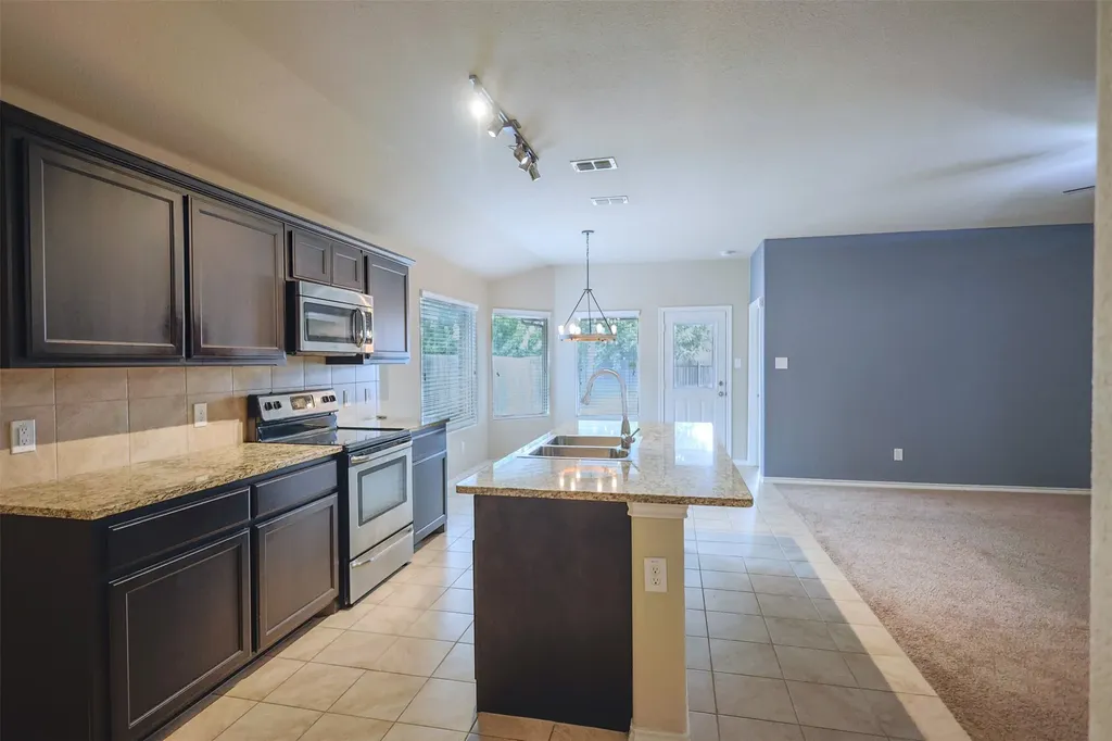 624 River Rock Drive Azle TX 76020
