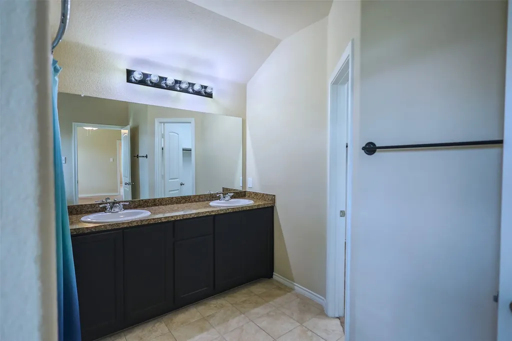 624 River Rock Drive Azle TX 76020
