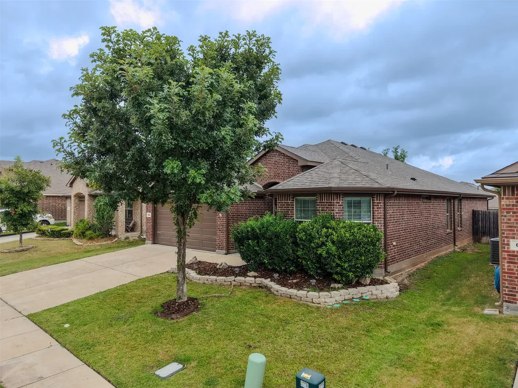 624 River Rock Drive Azle TX 76020