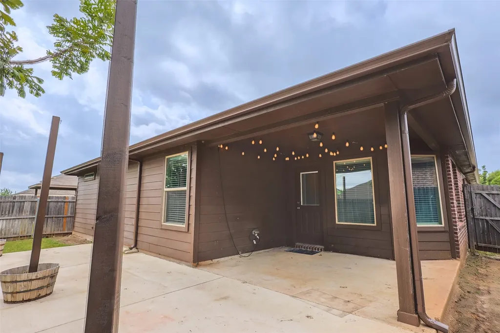 624 River Rock Drive Azle TX 76020
