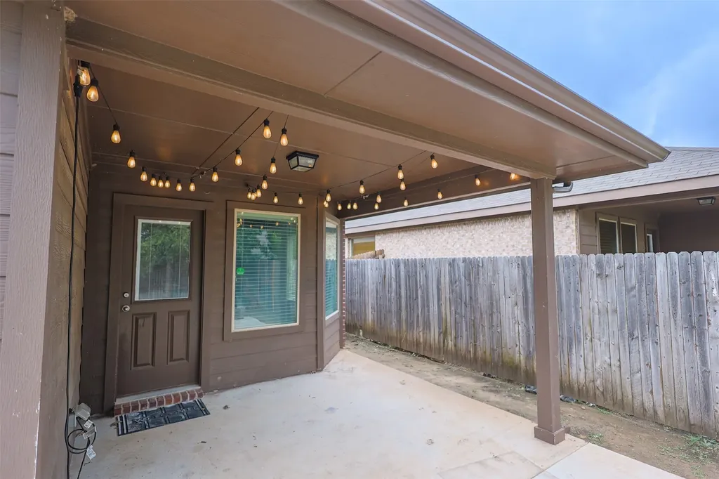 624 River Rock Drive Azle TX 76020