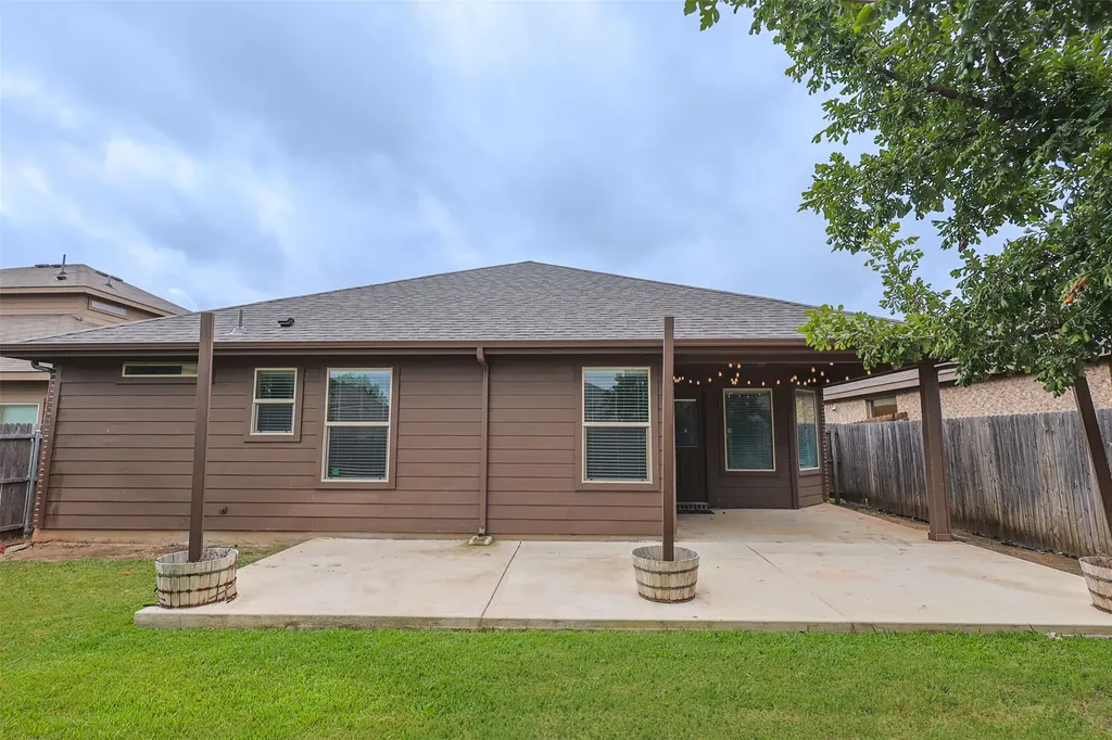 624 River Rock Drive Azle TX 76020