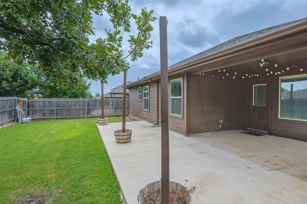 624 River Rock Drive Azle TX 76020