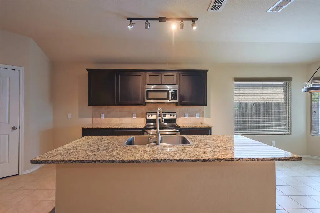 624 River Rock Drive Azle TX 76020