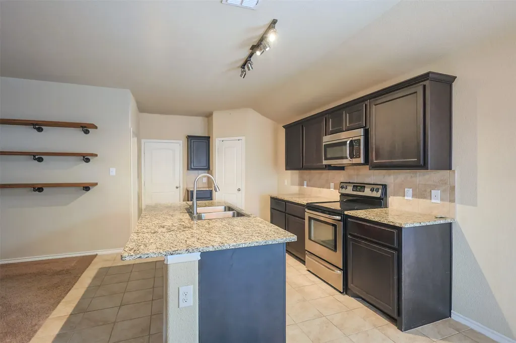 624 River Rock Drive Azle TX 76020