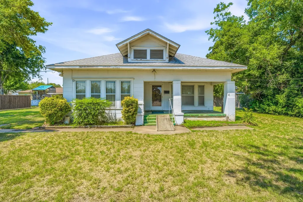 648 N Belknap Street Stephenville TX 76401