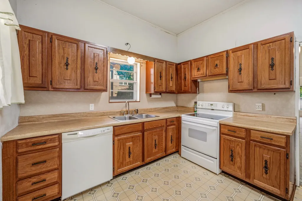 648 N Belknap Street Stephenville TX 76401