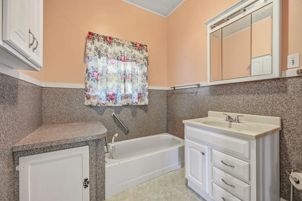 648 N Belknap Street Stephenville TX 76401