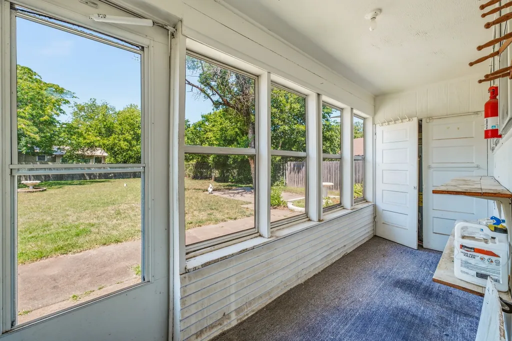 648 N Belknap Street Stephenville TX 76401