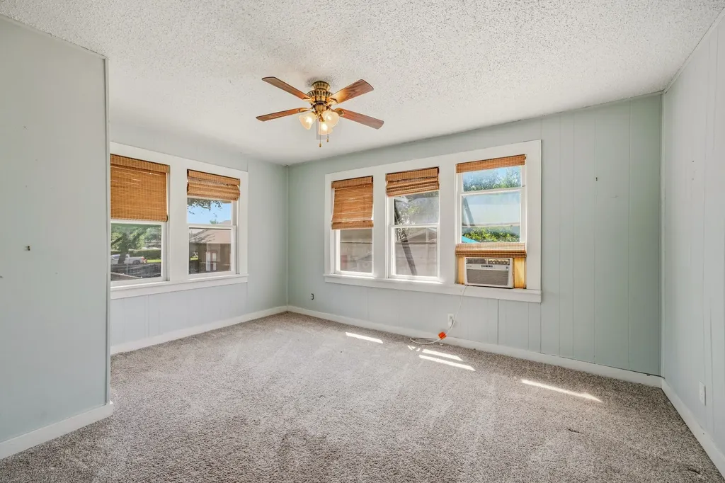 648 N Belknap Street Stephenville TX 76401