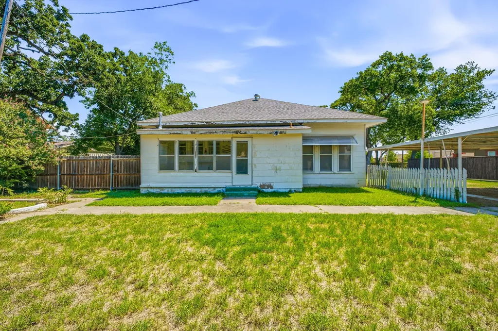 648 N Belknap Street Stephenville TX 76401