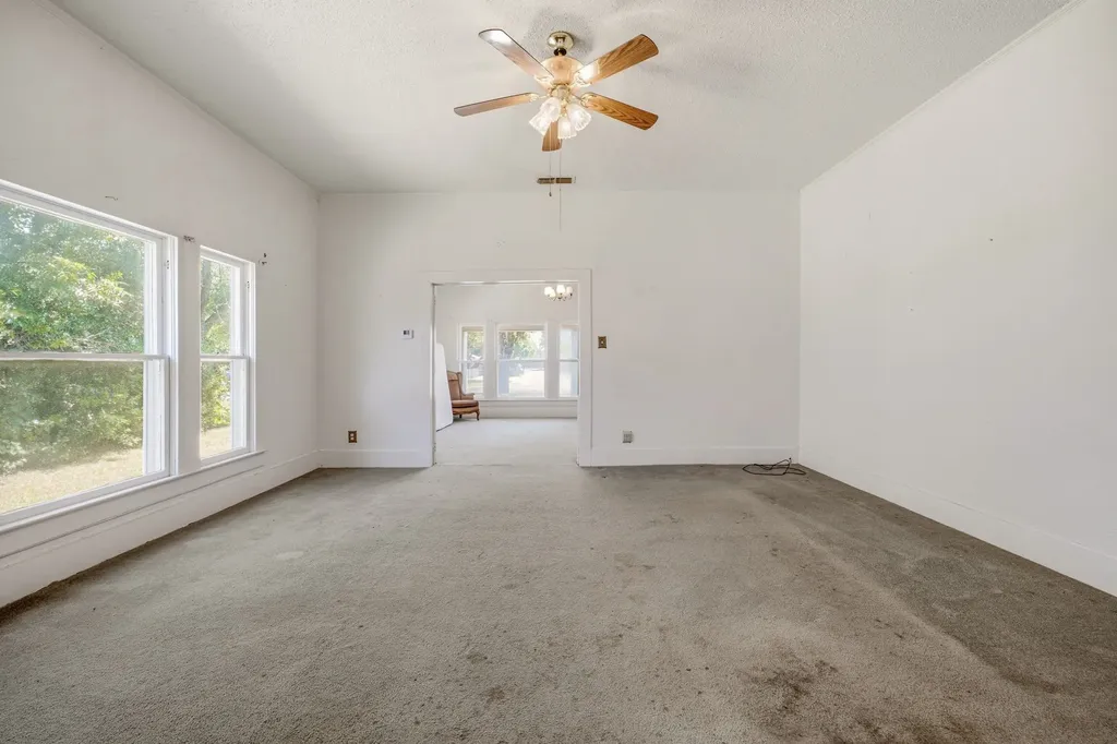 648 N Belknap Street Stephenville TX 76401