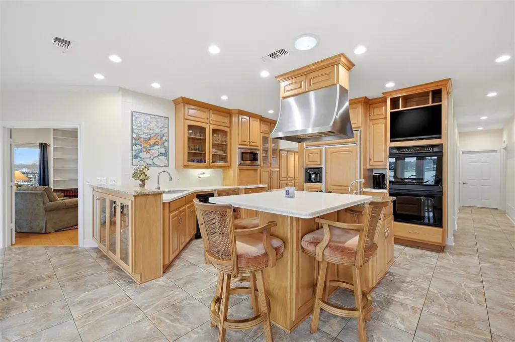 143 Blackfoot Trail Lake Kiowa TX 76240