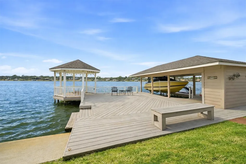 143 Blackfoot Trail Lake Kiowa TX 76240