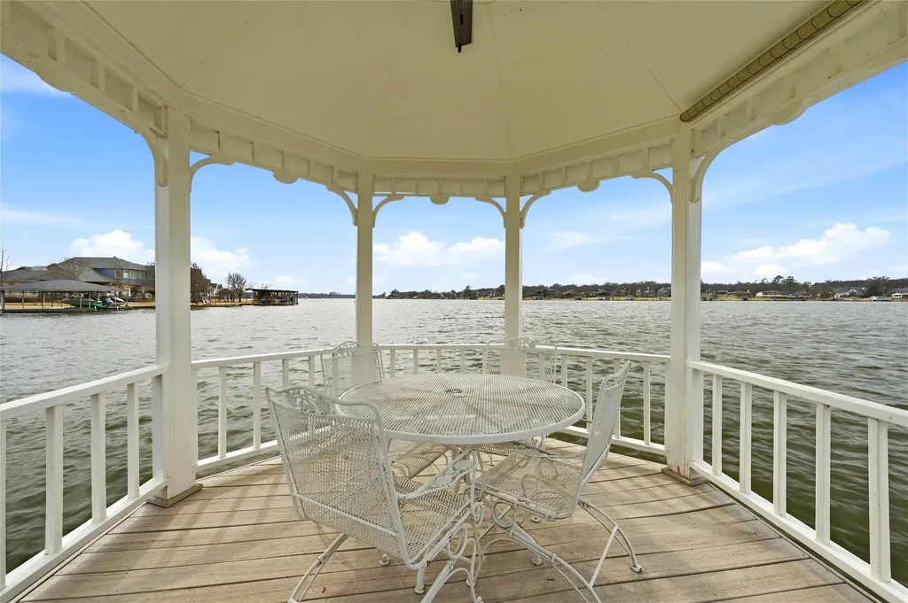143 Blackfoot Trail Lake Kiowa TX 76240