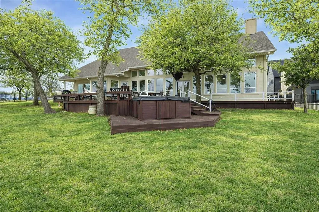 143 Blackfoot Trail Lake Kiowa TX 76240