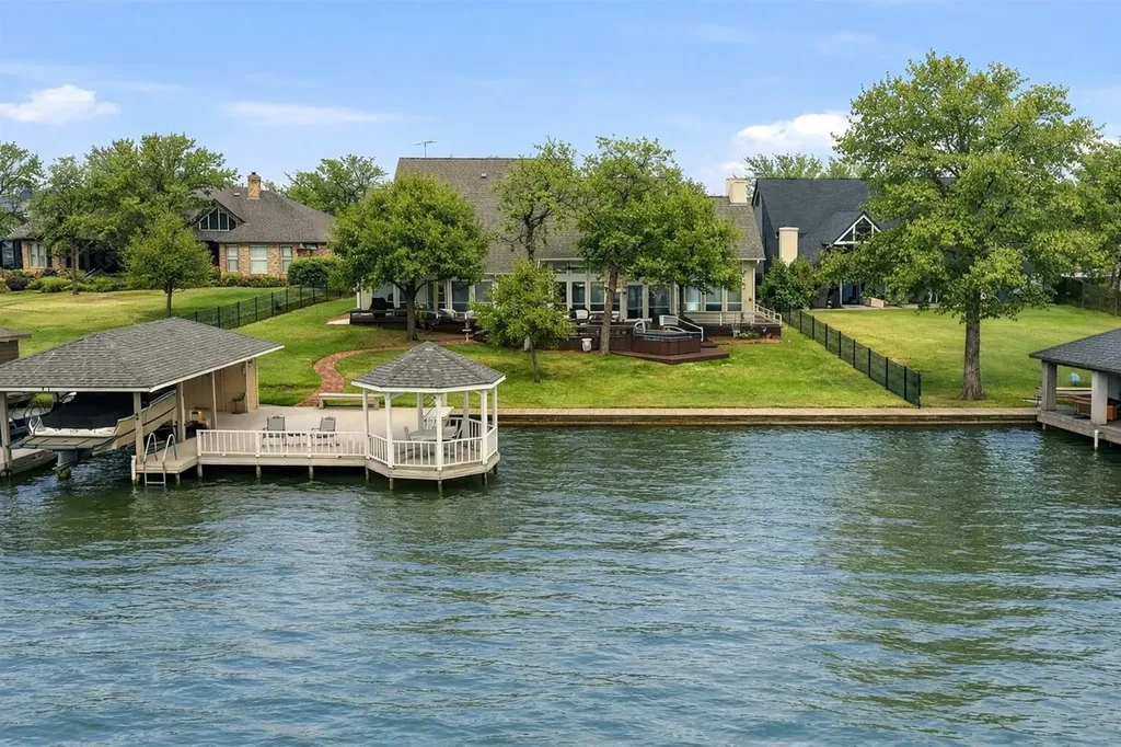 143 Blackfoot Trail Lake Kiowa TX 76240