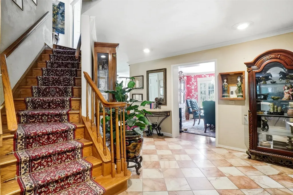 2011 Ridgemont Court Arlington TX 76012