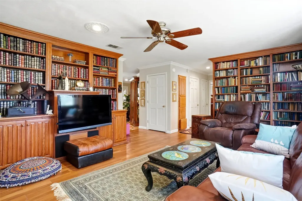 2011 Ridgemont Court Arlington TX 76012