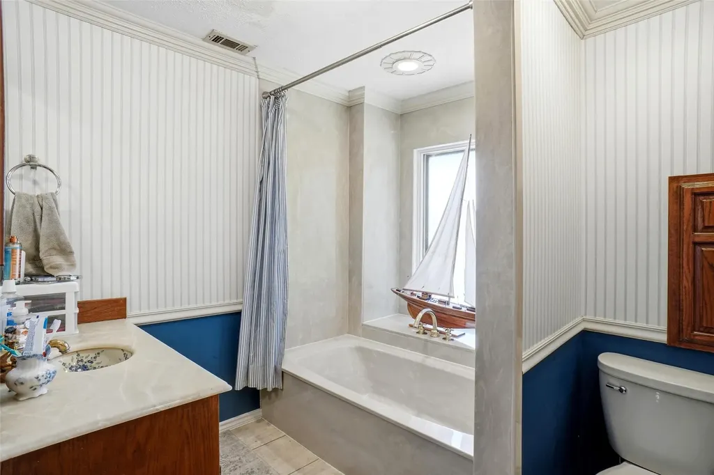 2011 Ridgemont Court Arlington TX 76012