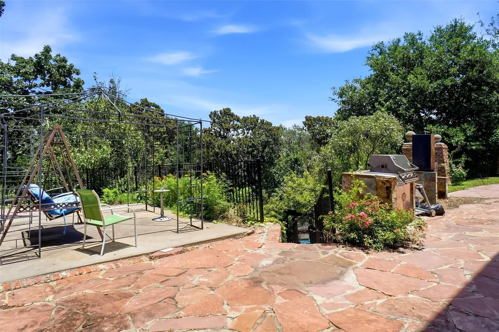 2011 Ridgemont Court Arlington TX 76012