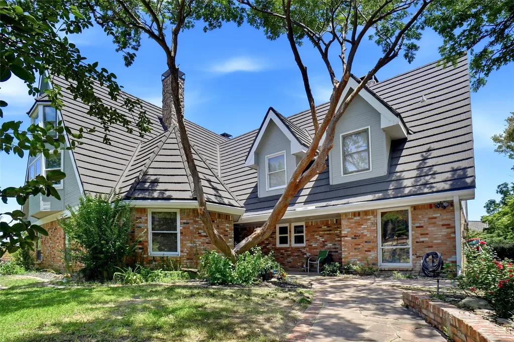2011 Ridgemont Court Arlington TX 76012