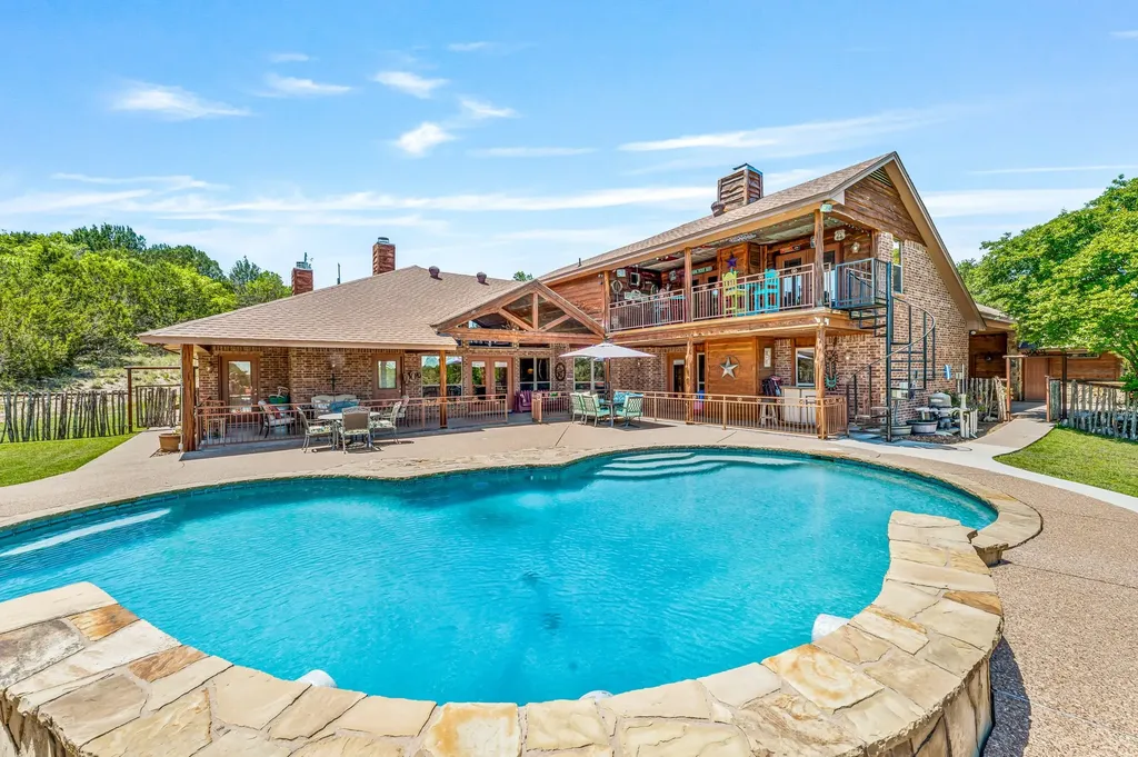 475 Magic Valley Bluff Dale TX 76433