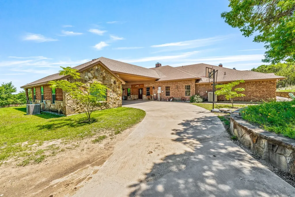 475 Magic Valley Bluff Dale TX 76433