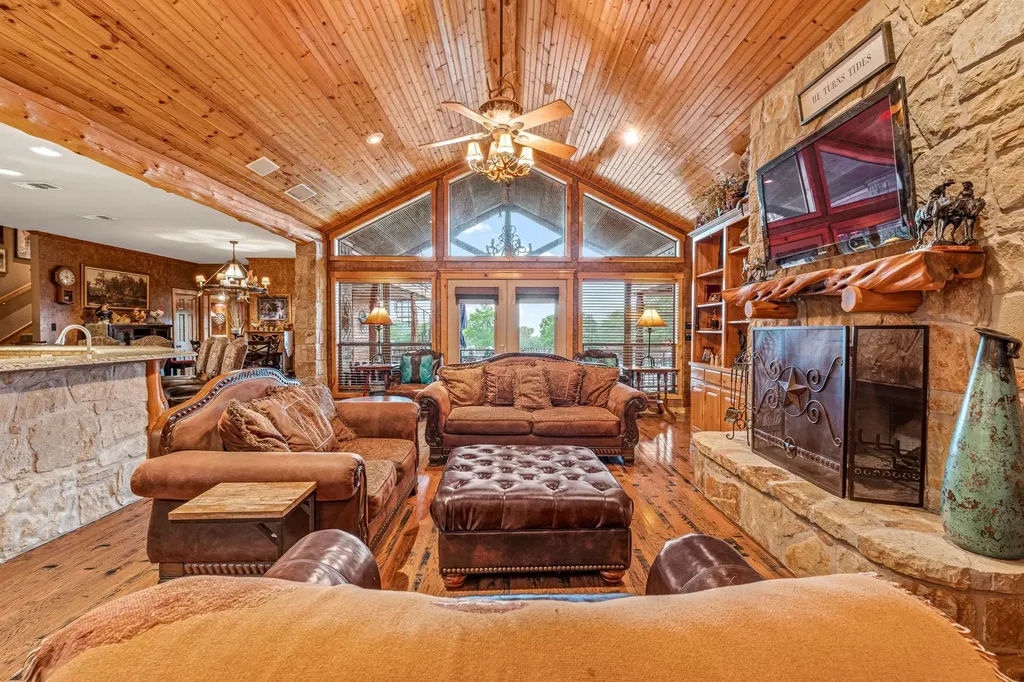 475 Magic Valley Bluff Dale TX 76433