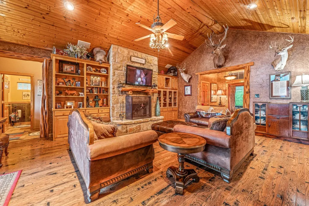 475 Magic Valley Bluff Dale TX 76433