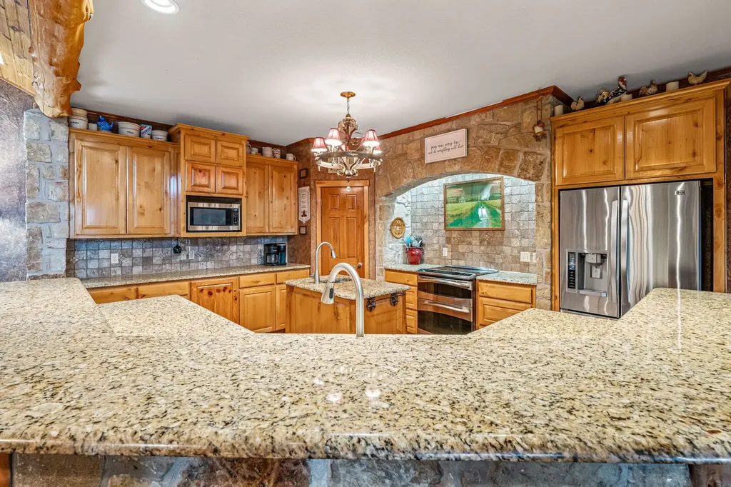 475 Magic Valley Bluff Dale TX 76433