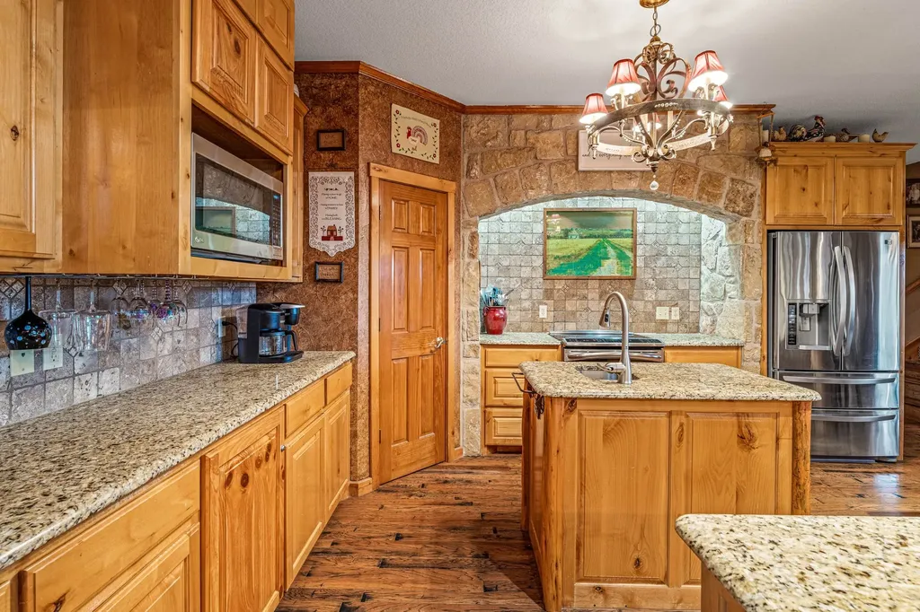 475 Magic Valley Bluff Dale TX 76433