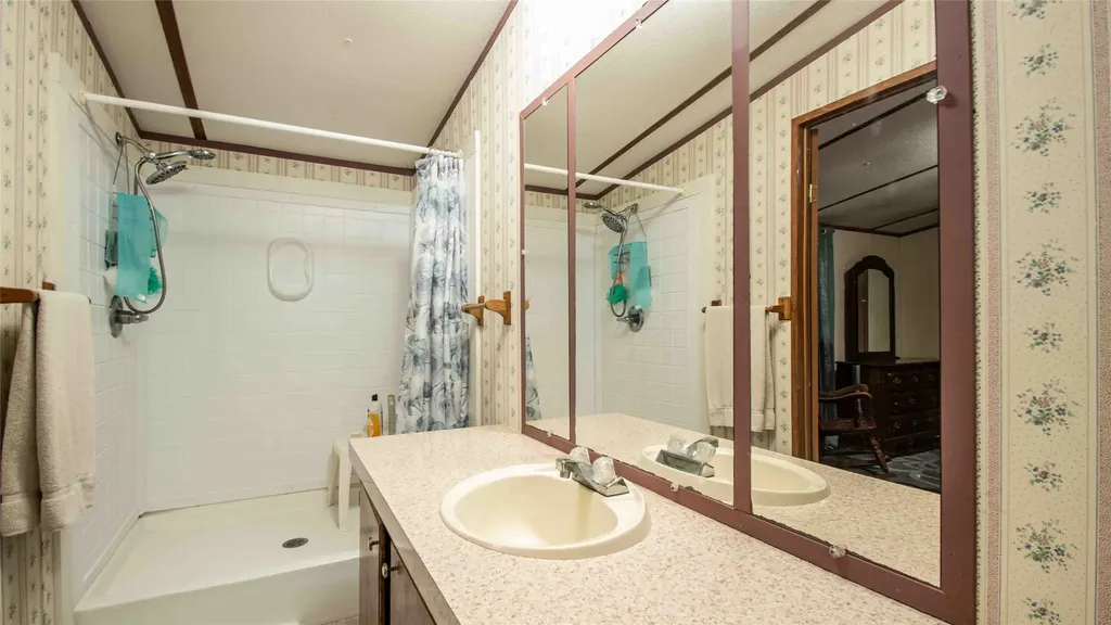 190 E Sycamore Lane Murchison TX 75778