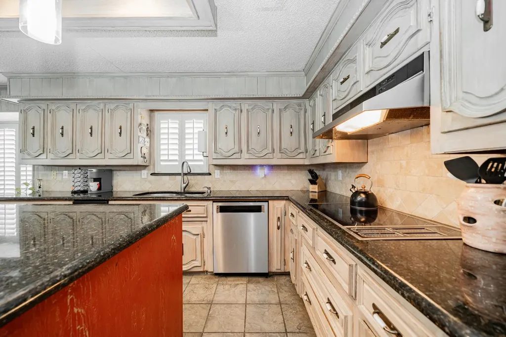 9511 Fallbrook Drive Dallas TX 75243