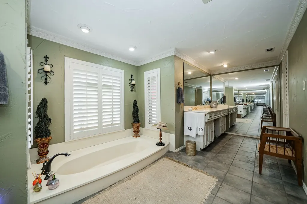 9511 Fallbrook Drive Dallas TX 75243