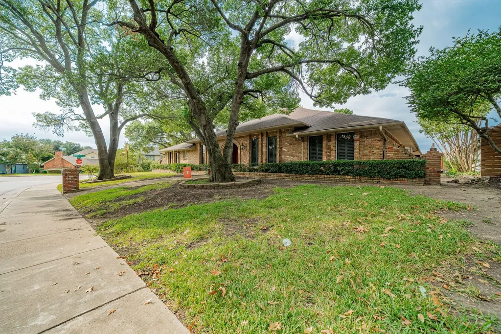 9511 Fallbrook Drive Dallas TX 75243
